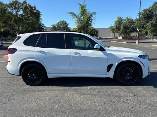 Alpine White 2024 BMW X5 xDrive40i