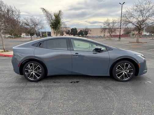 2024 Toyota Prius XLE