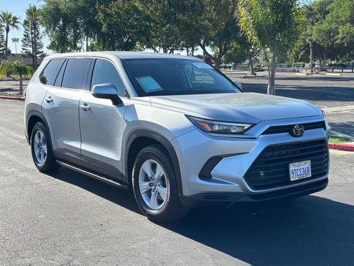 Celestial Silver Metallic 2025 Toyota Highlander Hybrid LE