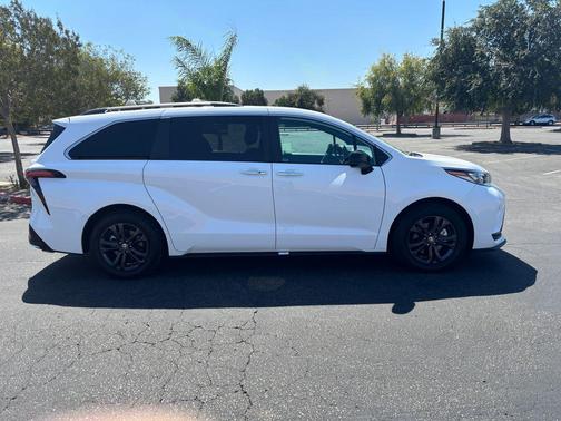 2024 Toyota Sienna XSE 7 Passenger