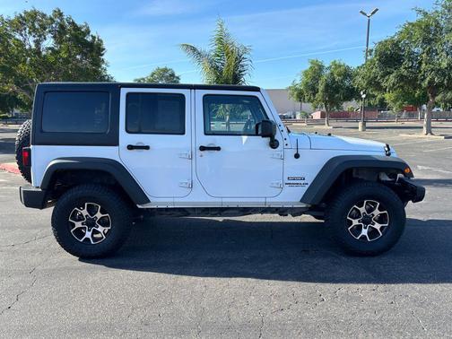 Bright White Clearcoat 2015 Jeep Wrangler Unlimited Sport