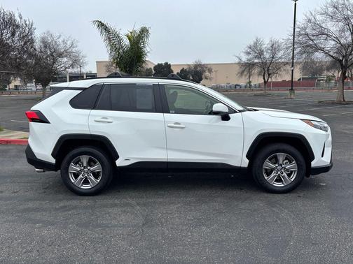 2025 Toyota RAV4 Hybrid LE