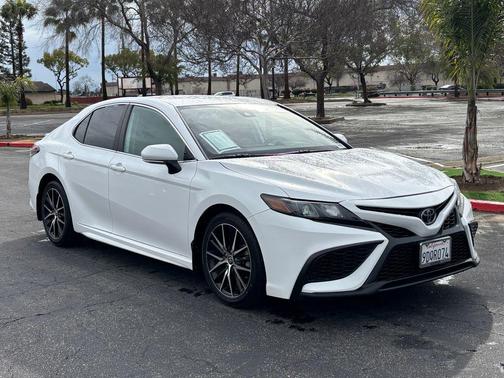 2023 Toyota Camry SE