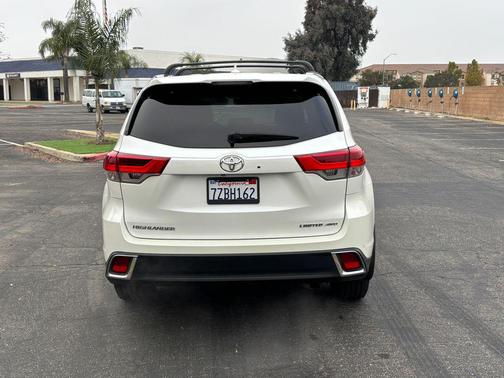 2017 Toyota Highlander Limited Platinum