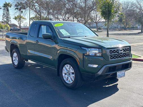2023 Nissan Frontier SV