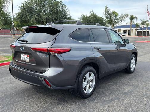 Magnetic Gray Metallic 2022 Toyota Highlander Hybrid LE