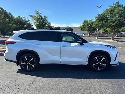 Wind Chill Pearl 2022 Toyota Highlander XSE