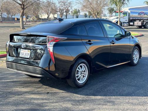 2017 Toyota Prius One