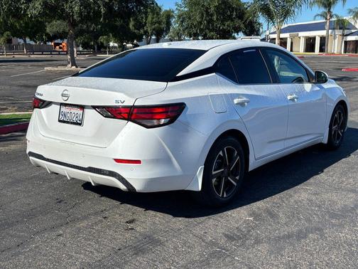 Aspen White Tricoat 2024 Nissan Sentra SV