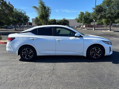 Aspen White Tricoat 2024 Nissan Sentra SV