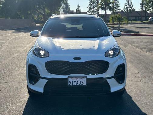 Snow White Pearl 2022 Kia Sportage S