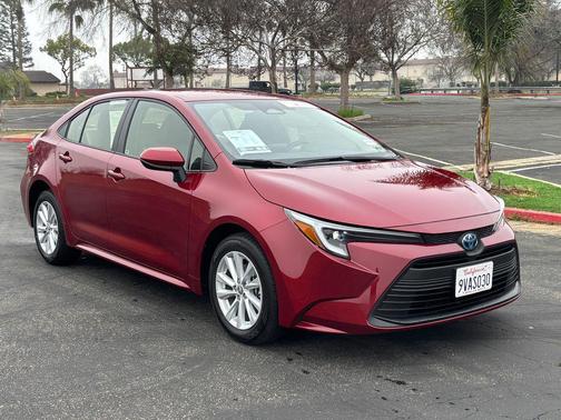2025 Toyota Corolla Hybrid LE