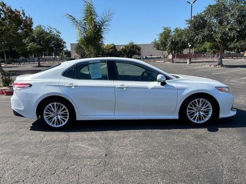 Wind Chill Pearl 2019 Toyota Camry XLE