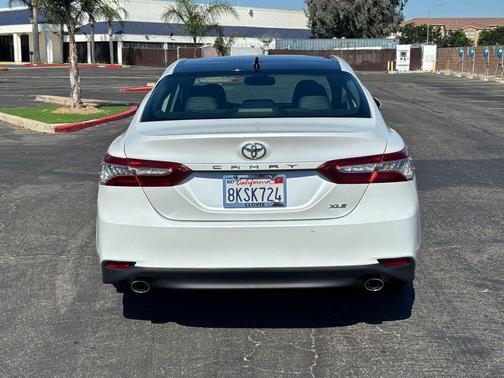 Wind Chill Pearl 2019 Toyota Camry XLE
