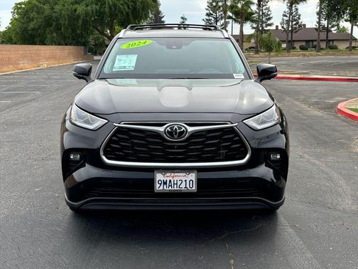 Midnight Black Metallic 2024 Toyota Highlander Limited