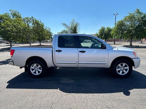 2012 Nissan Titan SV
