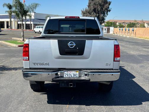 2012 Nissan Titan SV