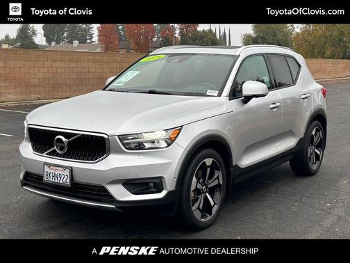 2019 Volvo XC40 T5 Momentum