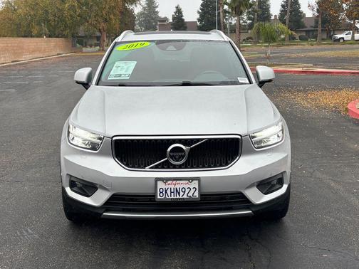 2019 Volvo XC40 T5 Momentum