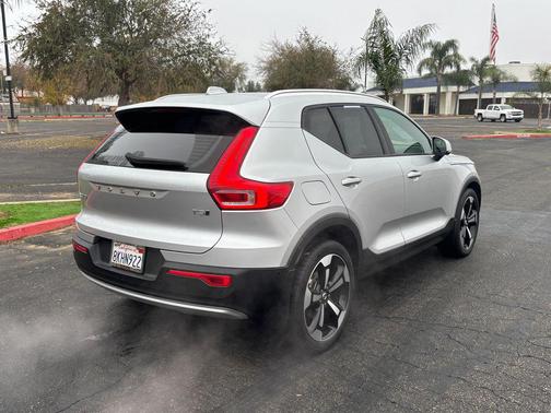 2019 Volvo XC40 T5 Momentum