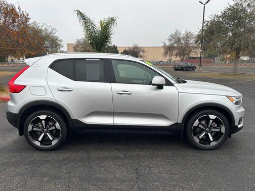 2019 Volvo XC40 T5 Momentum