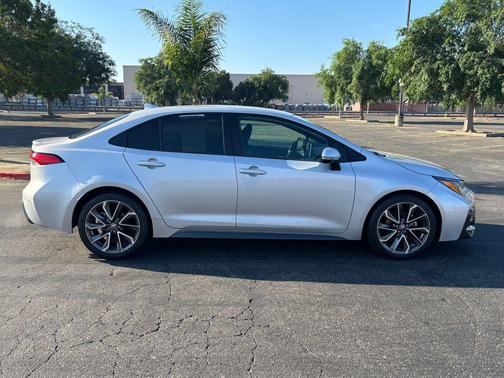 Classic Silver Metallic 2021 Toyota Corolla SE