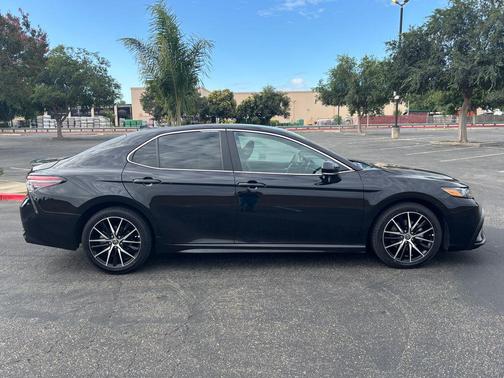 Midnight Black Metallic 2024 Toyota Camry SE