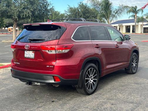 Salsa Red Pearl 2017 Toyota Highlander SE