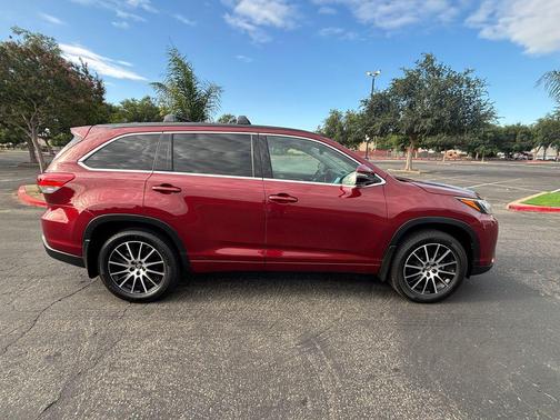 Salsa Red Pearl 2017 Toyota Highlander SE