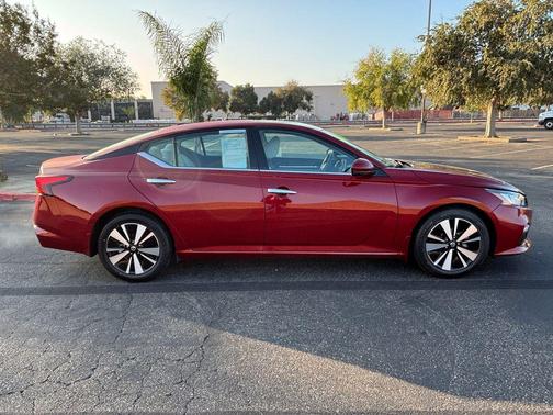 2021 Nissan Altima 2.5 SV