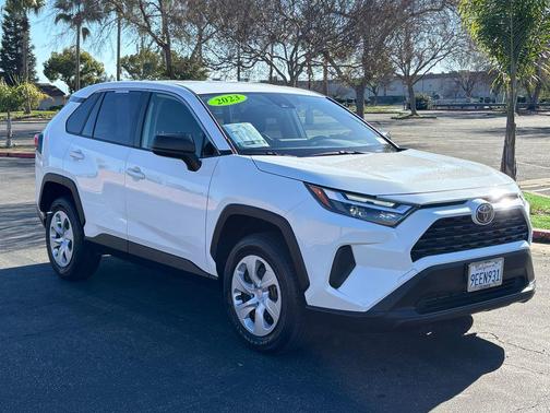 2023 Toyota RAV4 LE