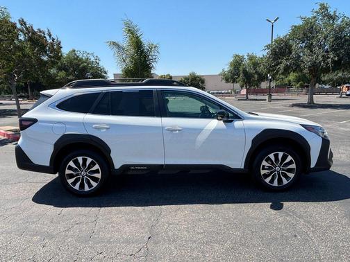 Crystal White Pearl 2025 Subaru Outback Limited