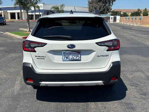Crystal White Pearl 2025 Subaru Outback Limited