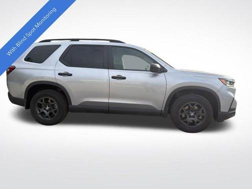 Lunar Silver Metallic 2024 Honda Pilot