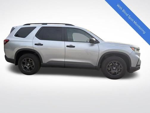 Lunar Silver Metallic 2024 Honda Pilot