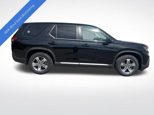 Crystal Black Pearl 2023 Honda Pilot