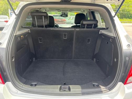 Summit White 2019 Chevrolet Trax LT