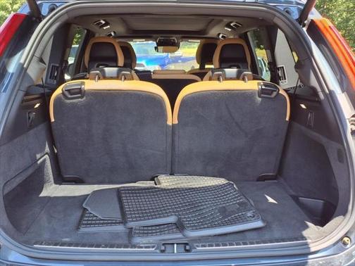 2018 Volvo XC90 T6 Momentum