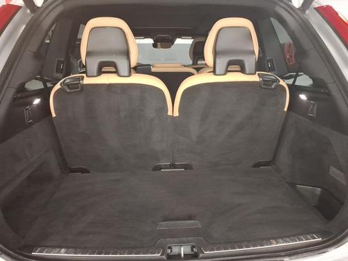 2018 Volvo XC90 T6 Momentum