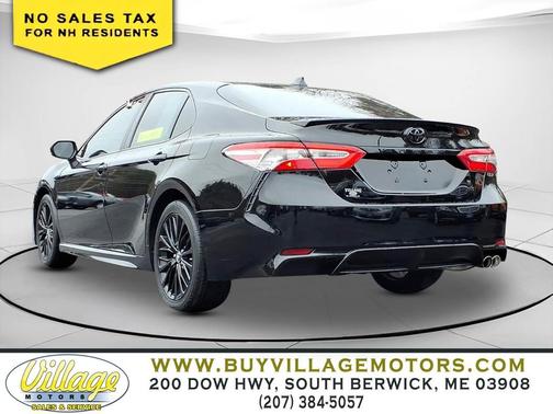 Midnight Black Metallic 218 2019 Toyota Camry SE