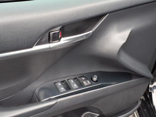 Midnight Black Metallic 218 2019 Toyota Camry SE