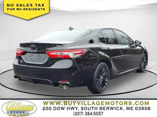 Midnight Black Metallic 218 2019 Toyota Camry SE