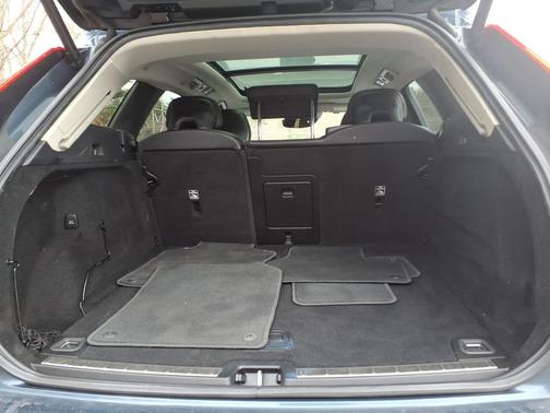 2020 Volvo XC60 T5 Momentum