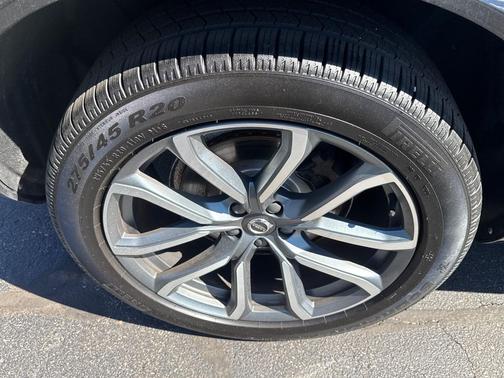 Onyx Black Metallic 2017 Volvo XC90 T6 Momentum