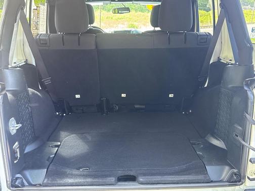 Bright White Clearcoat 2018 Jeep Wrangler JK Unlimited Sport
