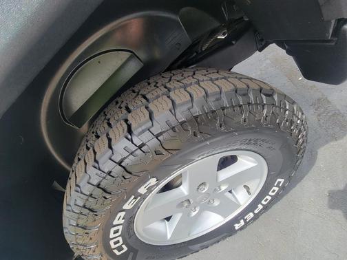 Bright White Clearcoat 2018 Jeep Wrangler JK Unlimited Sport