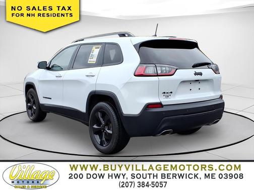 Bright White Clearcoat 2019 Jeep Cherokee Altitude