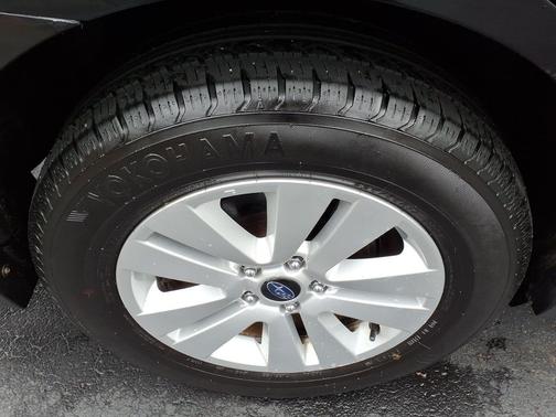 Crystal Black Silica 2017 Subaru Outback 2.5i Premium