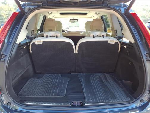 2019 Volvo XC90 T6 Momentum