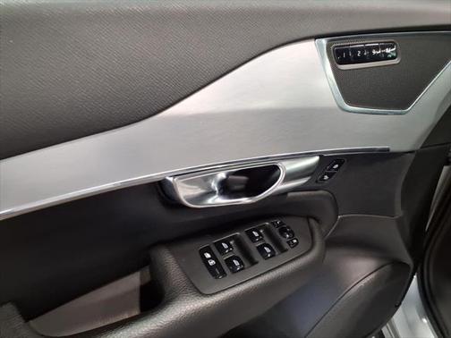 2017 Volvo XC90 T5 Momentum